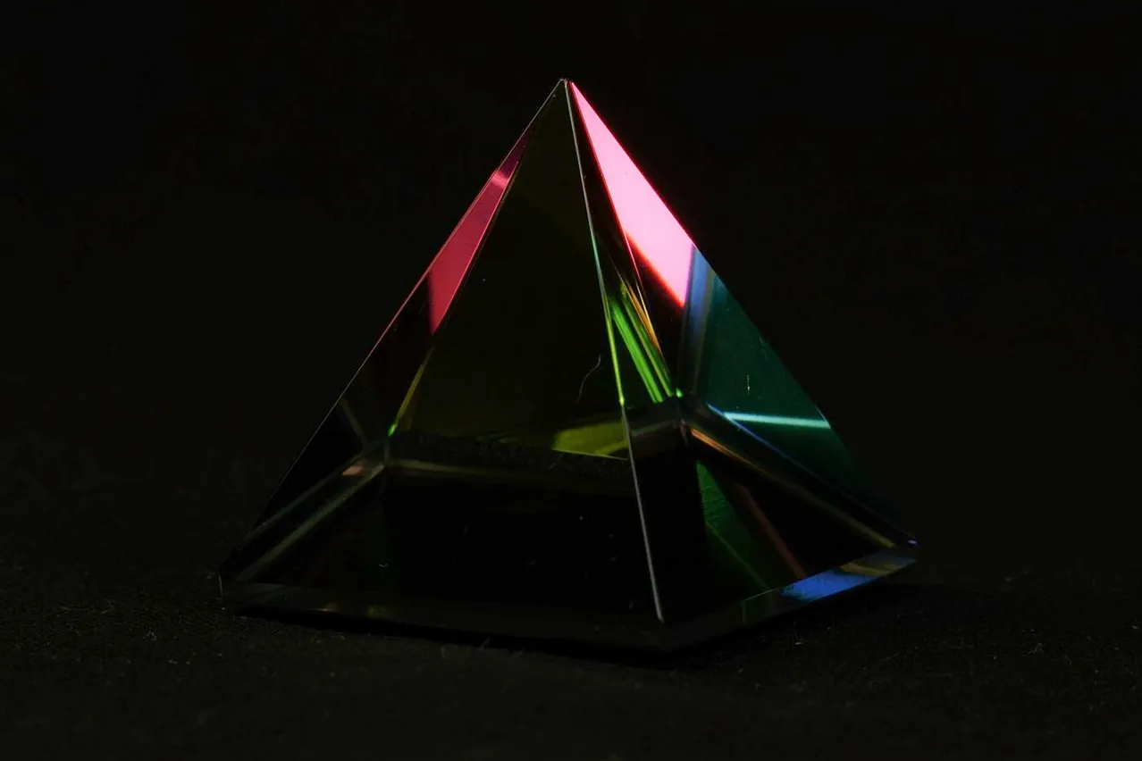 Glass prism, colour, technology