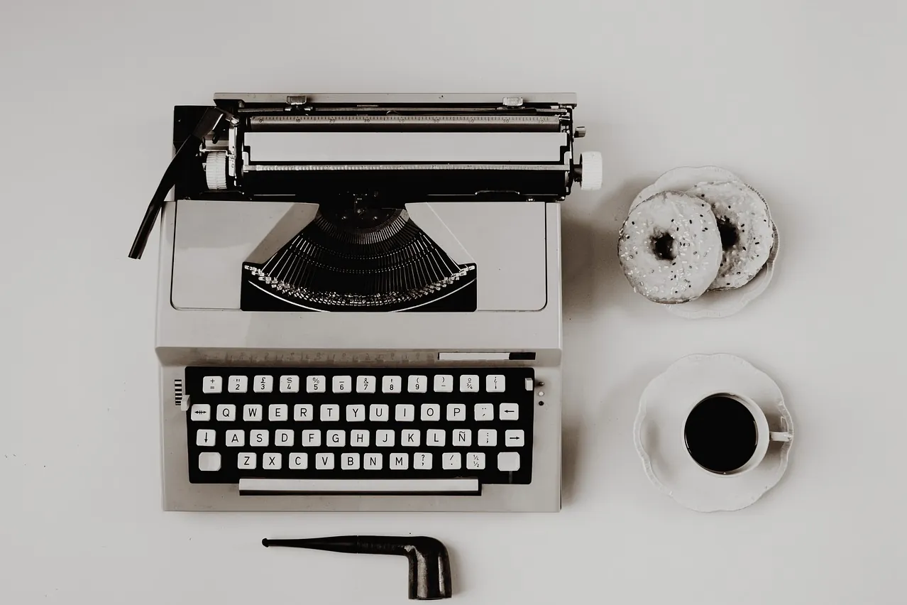 Typewriter, vintage typewriter, refreshment