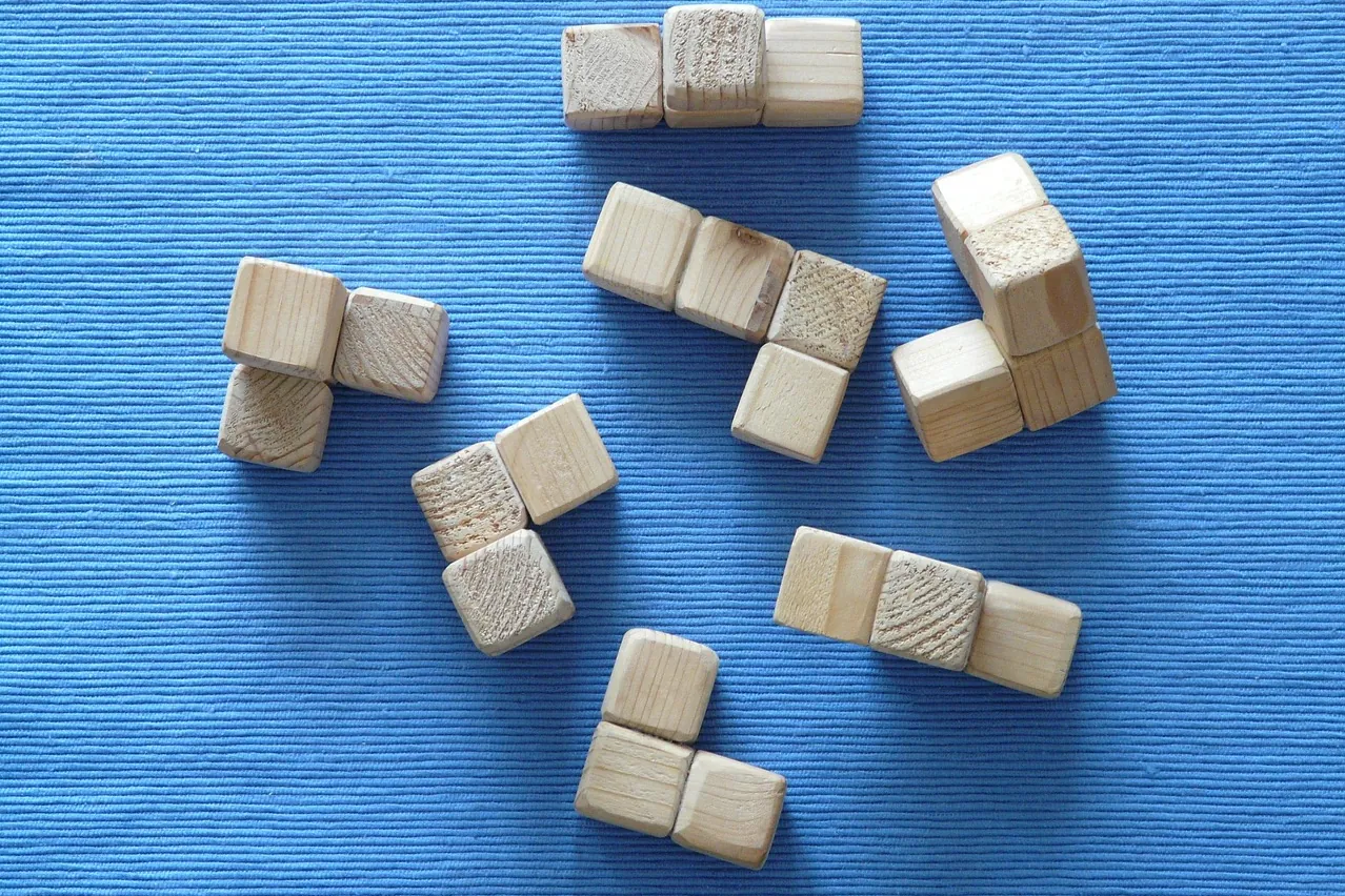 Jigsaw, dice, wooden block